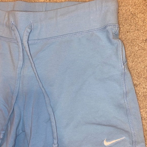 SOLD🌟 Nike Comfy Shorts - Picture 2 of 3